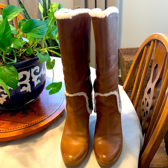 UGG leather fleece lined boots size 9 - Picture 1 of 9